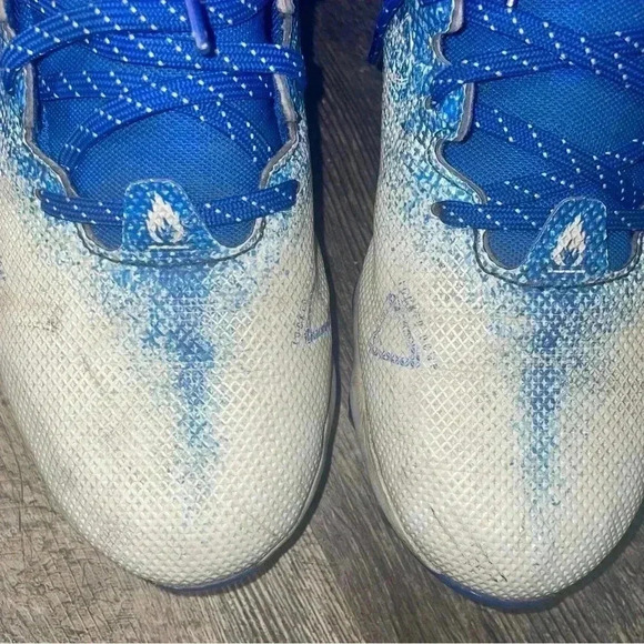 Under Armor Spot Light Franchise 2.0 Locked Down White Blue Football Cleats 9.5 - Picture 9 of 13